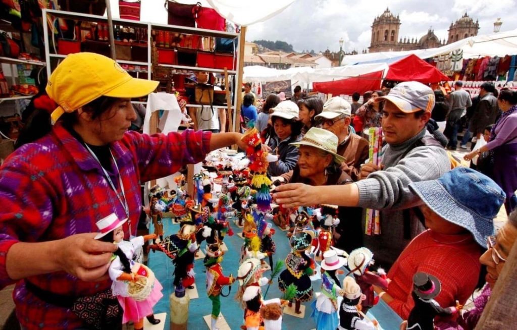 Machu Picchu in December- Santurantikuy Cusco