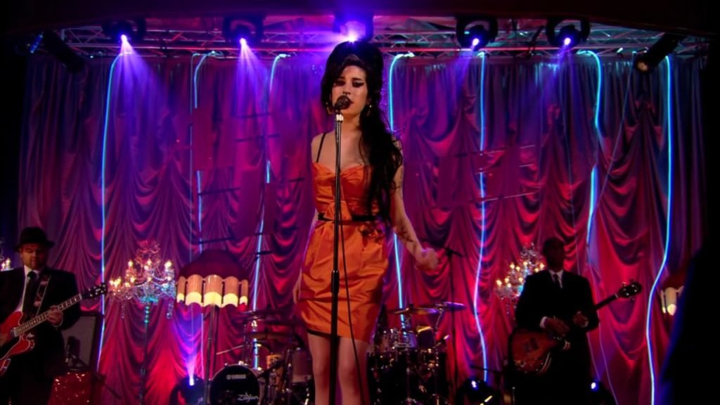 Amy Winehouse cantante y compositora de diversos géneros musicales