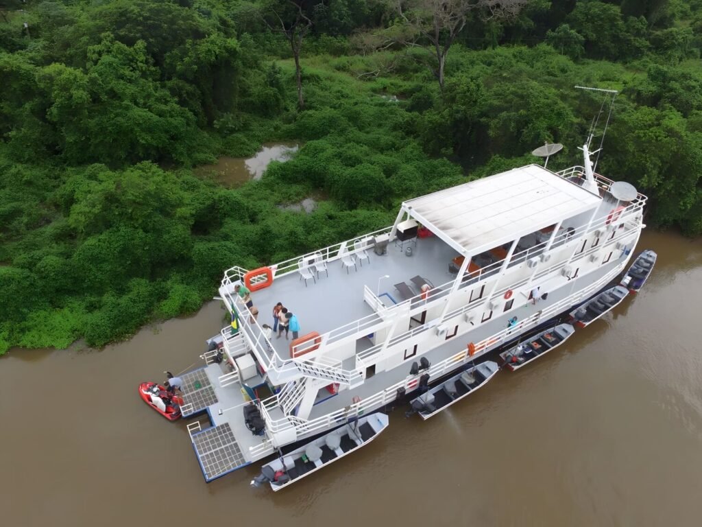 Barco hotel en Pantanal